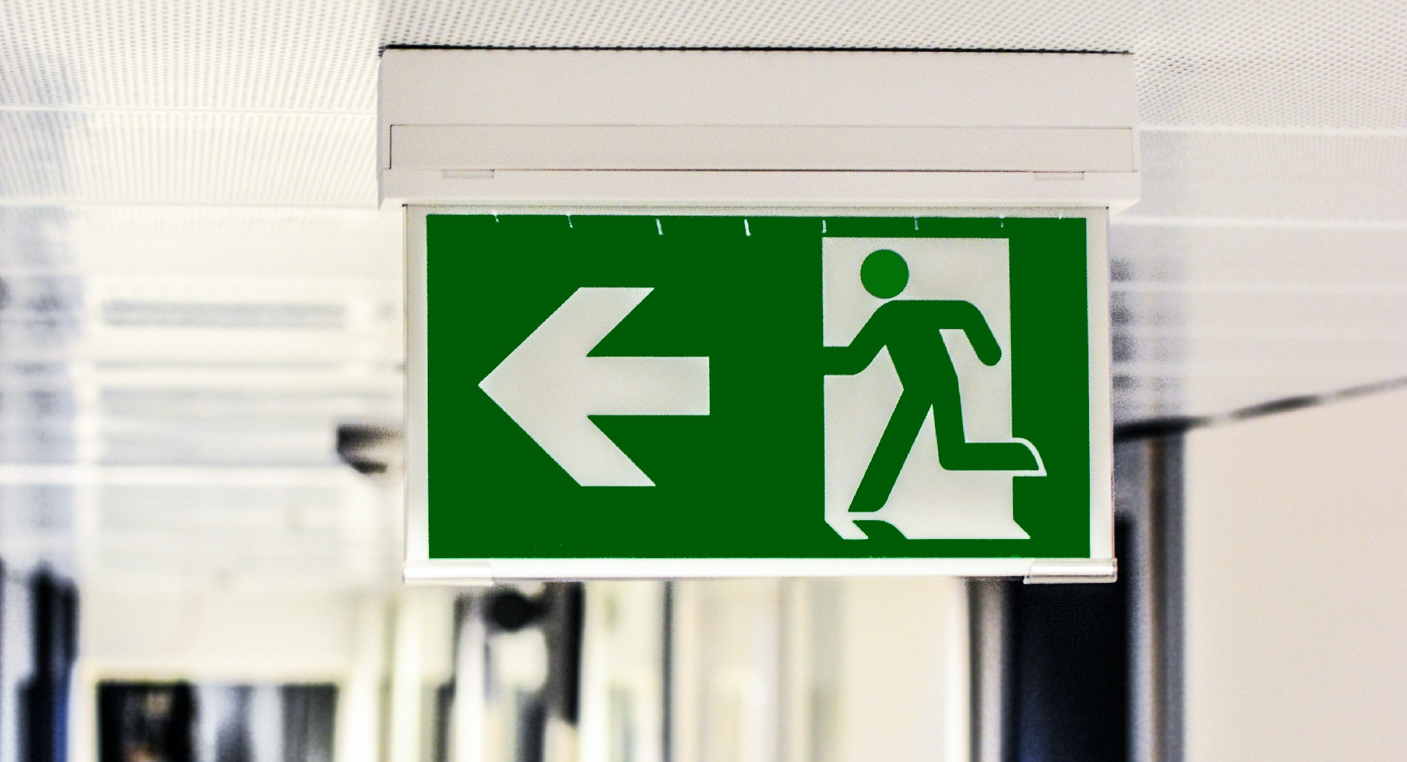 SEGNALETICA DI SICUREZZA: una forma di comunicazione non verbale chiara, obbligatoria ed eterogenea